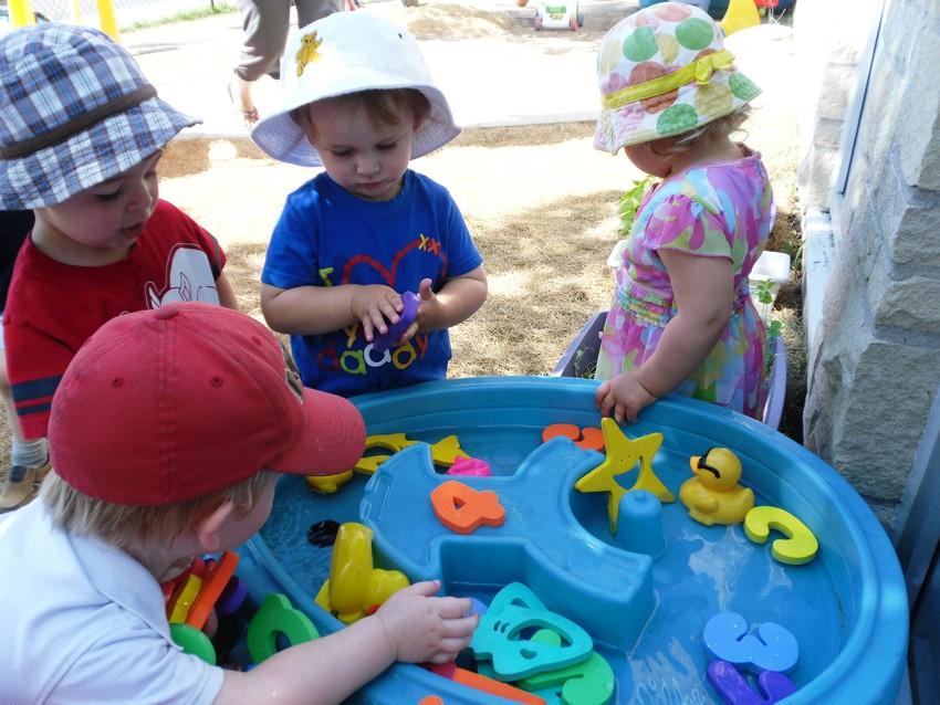 Toddlers at the sensory table outside